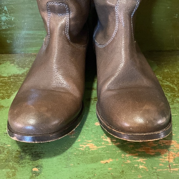 Frye Melissa Button Leather Back Zip Boots- Size 8 - Picture 5 of 16